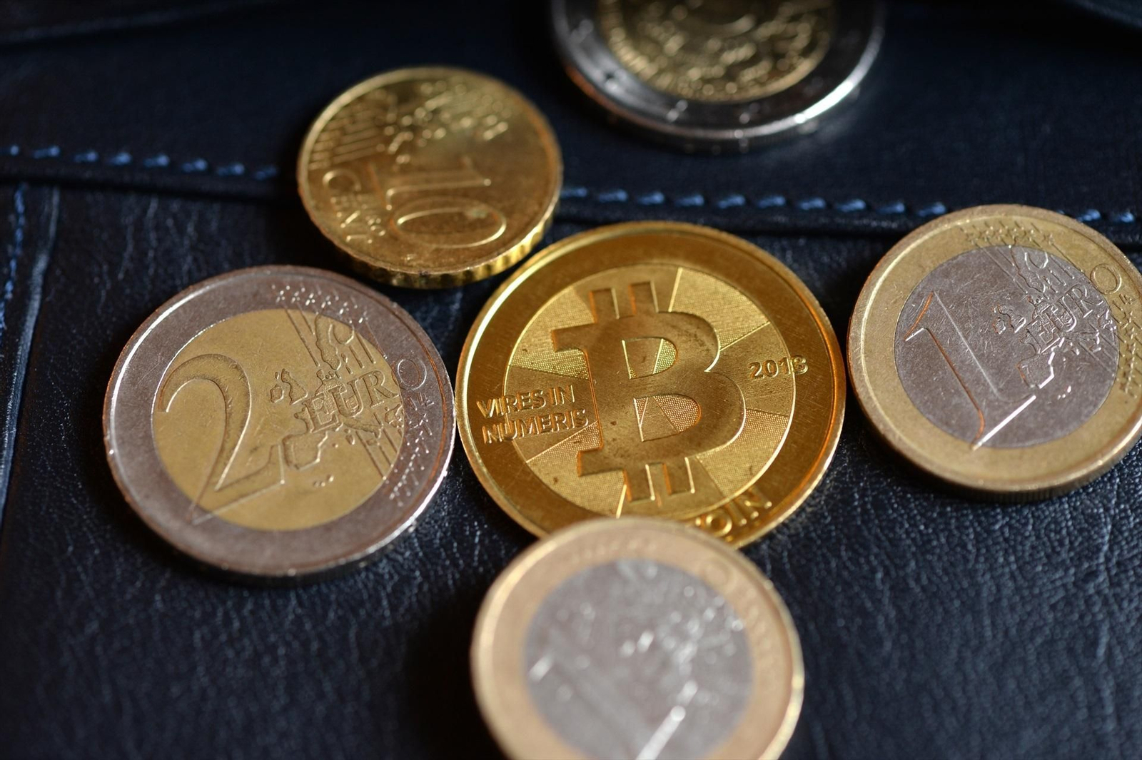 Euros y criptomonedas