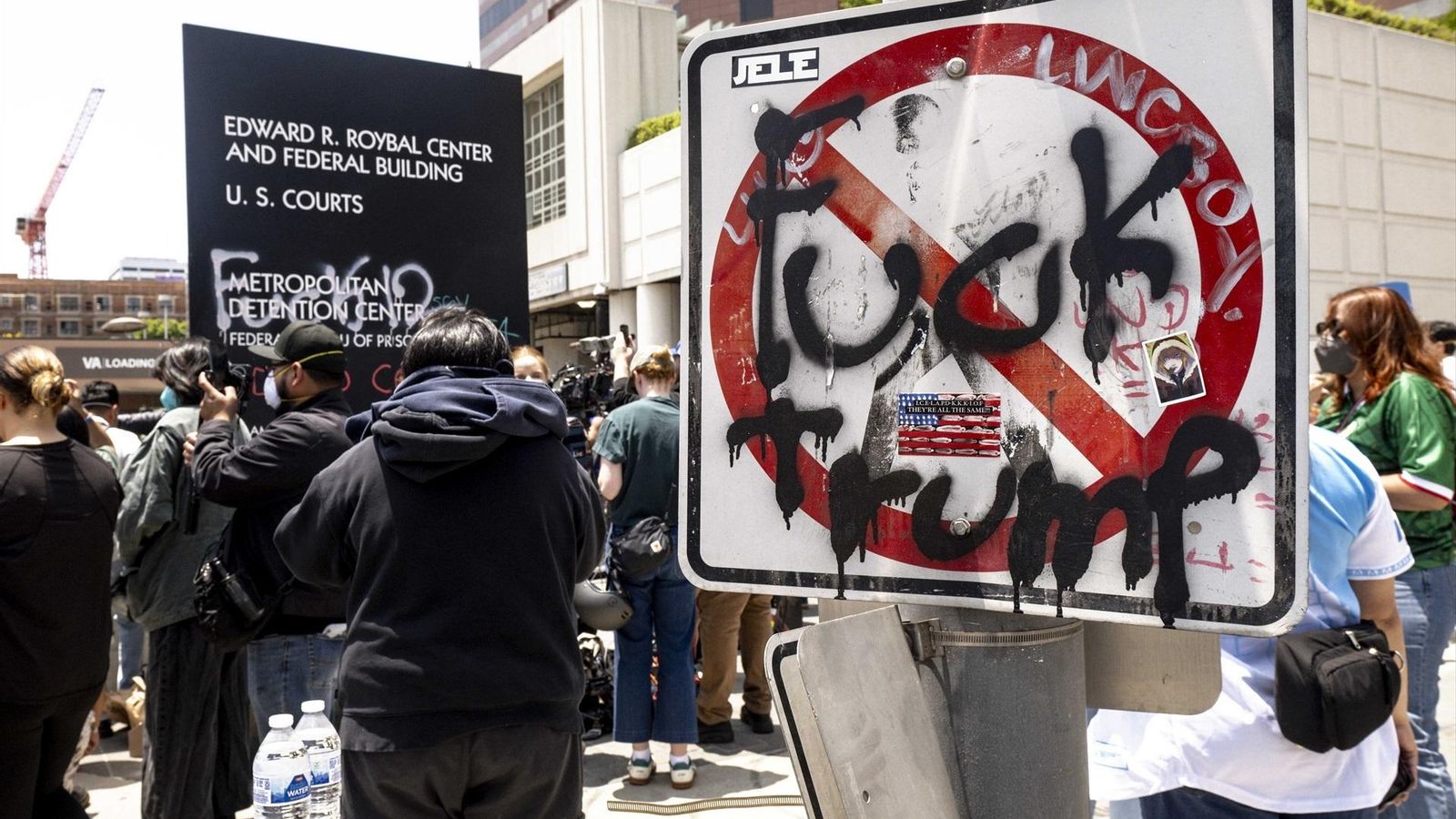 Un grupo de manifestantes en Los Ángeles.