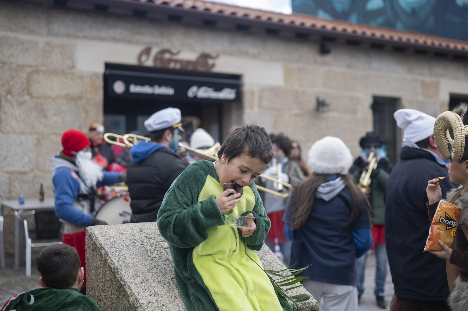 El Entroido de Cualedro desborda tradición, en fotos
