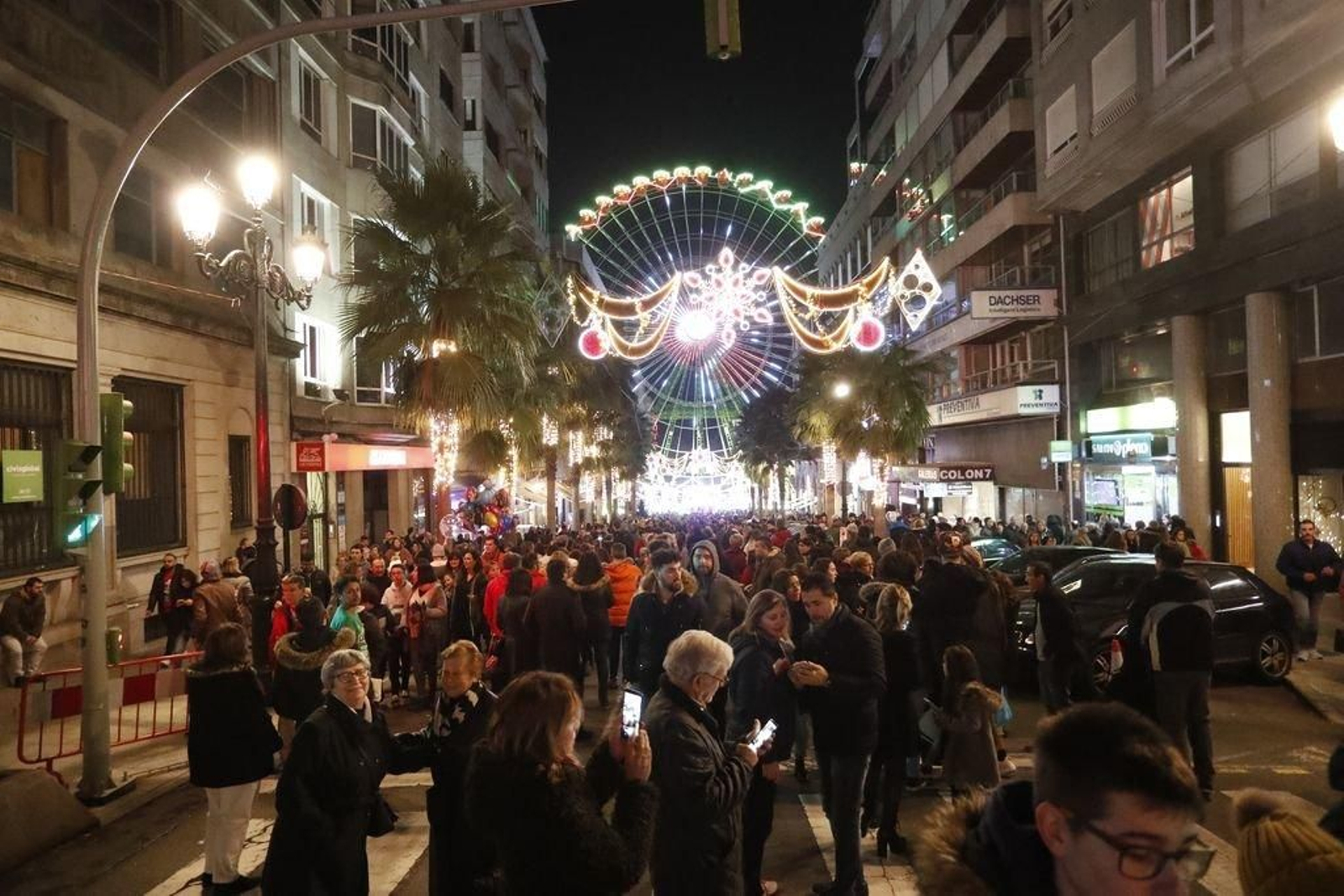 Los turistas invaden Vigo en el Puente160