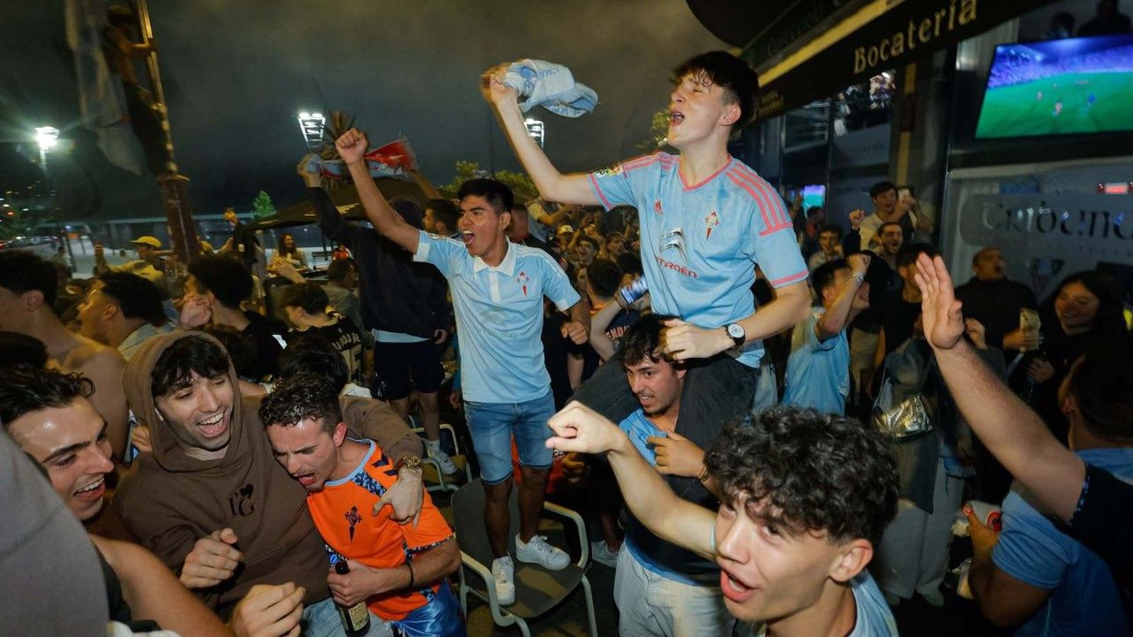 Galería | La afición celeste celebra el billete a Europa del Celta