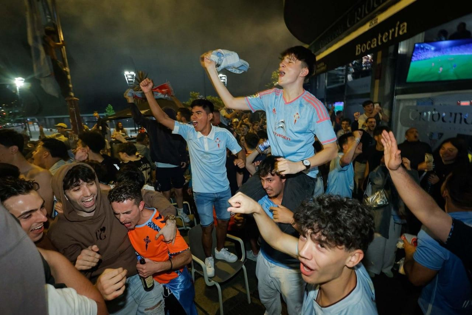 Galería | La afición celeste celebra el billete a Europa del Celta