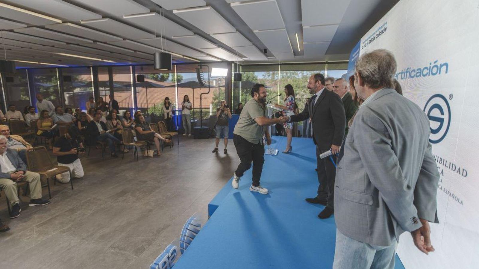 Acto de entrega de certificaciones de calidad y sostenibilidad turística en el Pazo de Toubes.