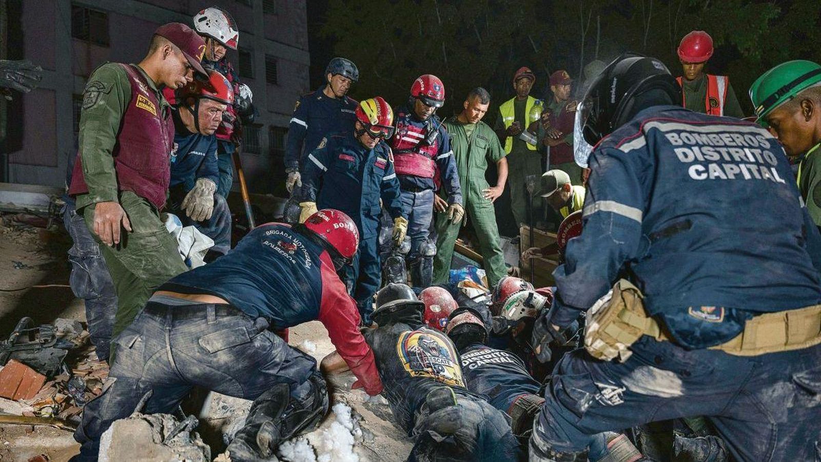 Equipos de rescate en Venezuela tras el doble terremoto que tuvo lugar en el país.