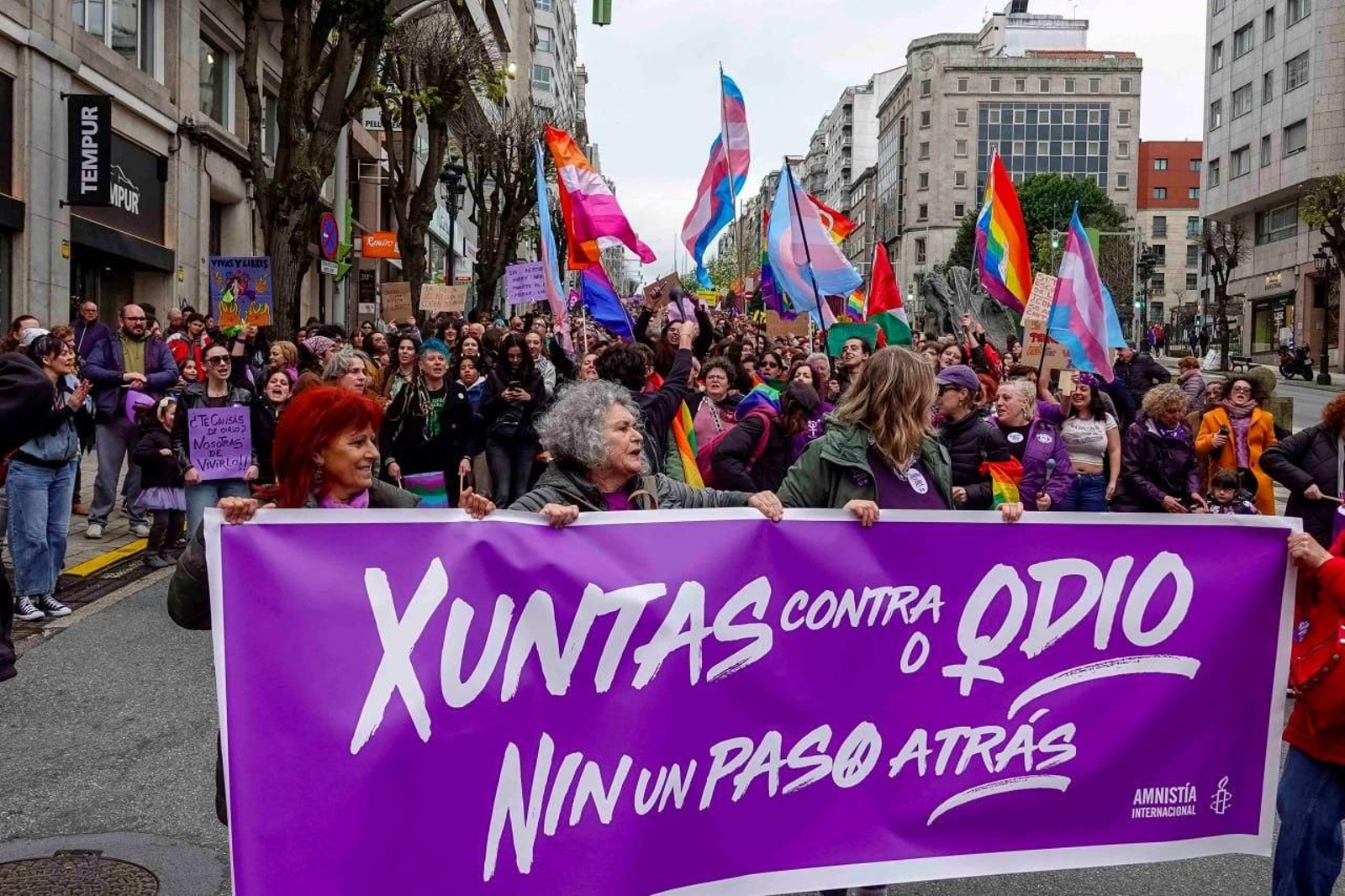 Galería | Las calles de Vigo se pintan de morado por el Día Internacional de la Mujer