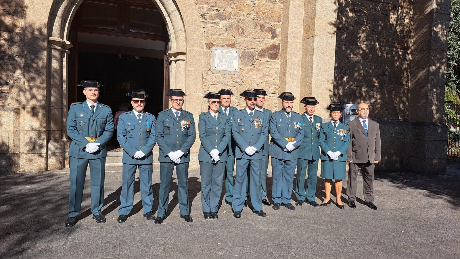 La Guardia Civil de A Rúa celebra el Pilar.