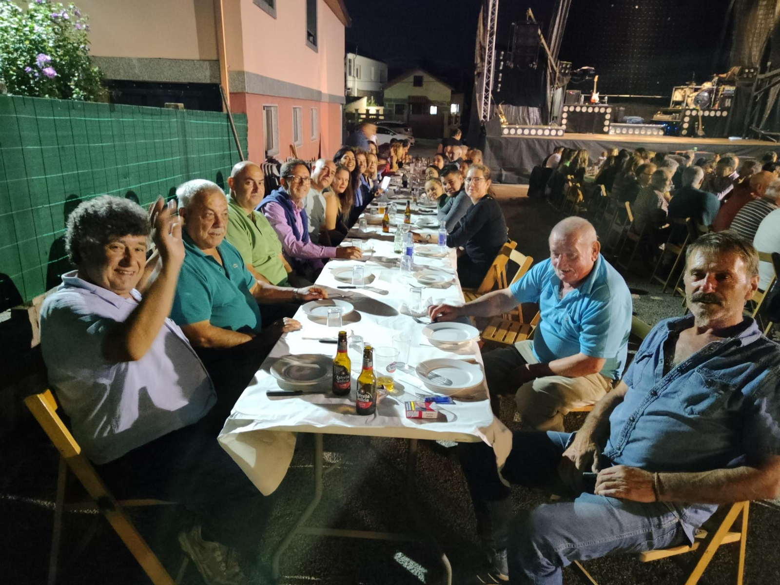 Darío, Modesto, Lino, Eligio,  Luis e Antonio, entre outros asistentes.