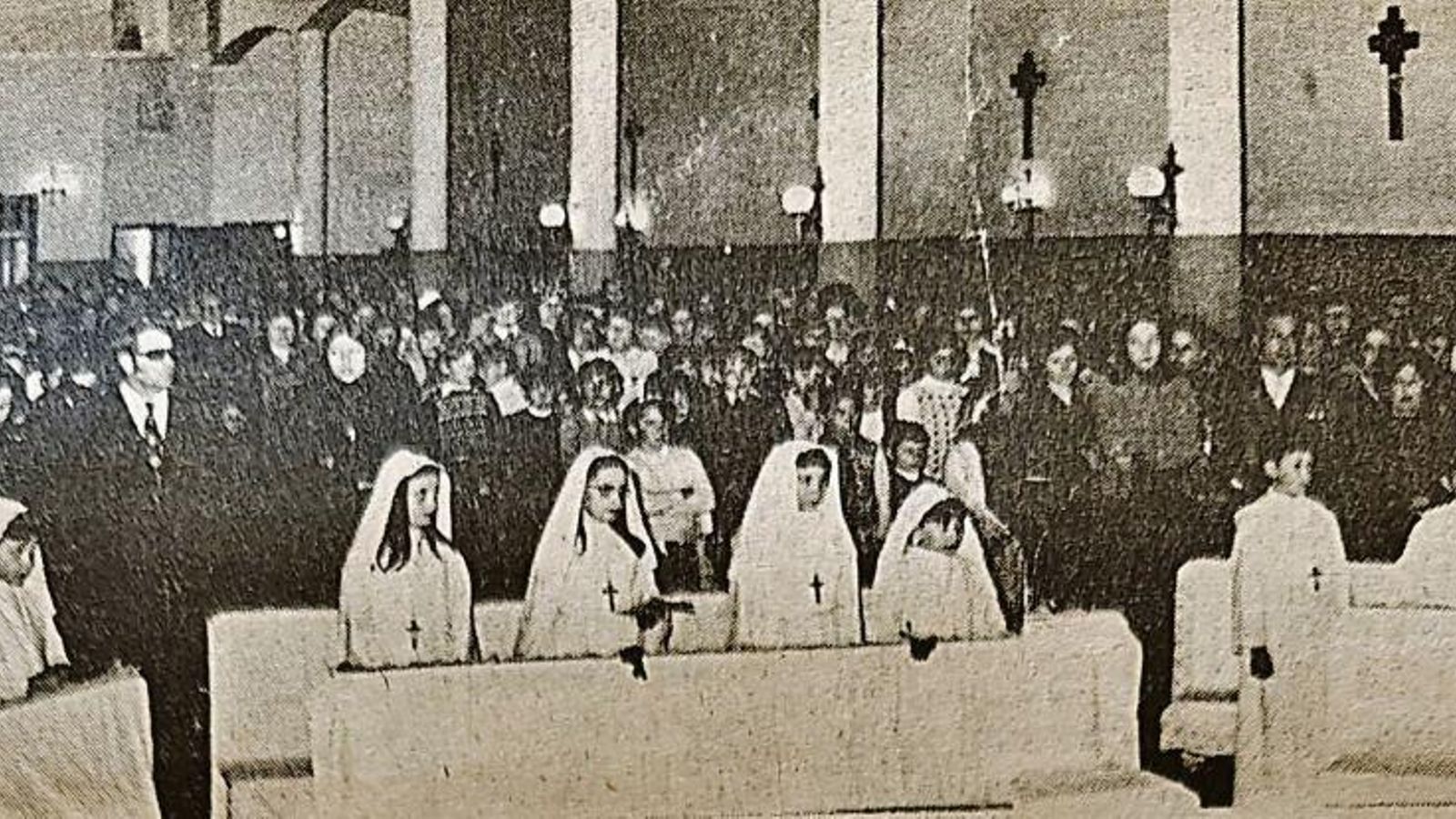 Primeras Comuniones colectivas en templos orensanos.