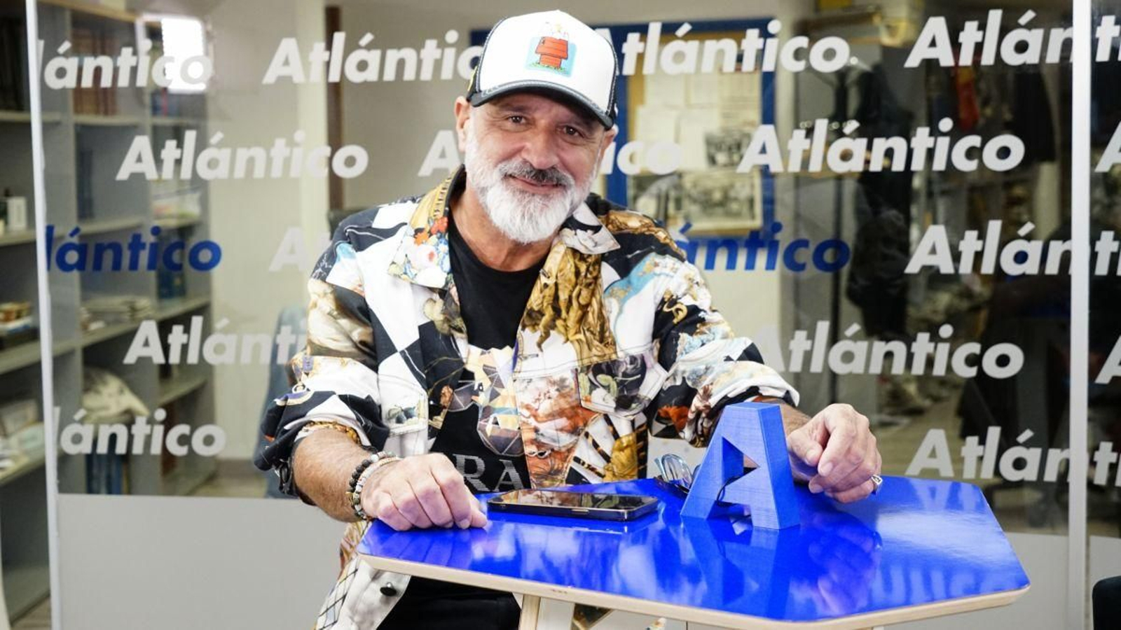 Carlos Viqueira, en su visita al set de Atlántico TV.