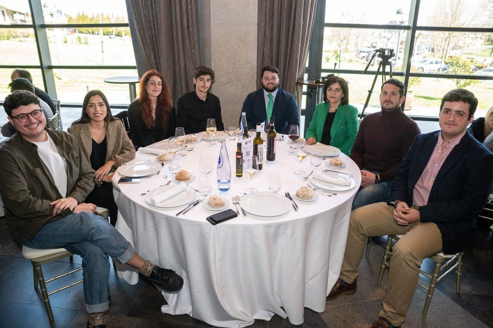 Marcos Iglesias, experto en márketing; Evelia Murcia Álvarez, profesora de la Universidad de Vigo; Jimena Fernández Gayoso, jugadora profesional de voleibol y estudiante de Psicología; Amado Tierra Lozano Ramírez, estudiante de Historia; Martín Outeiriño Méndez, del departamento de Márketing de La Región; Conchi Fernández Álvarez, del departamento de Administración de La Región; Luis Miguel Garnil Rielo, de Lexauria abogados, y Alfonso Soto Freire, del departamento de Logística de Amazon.