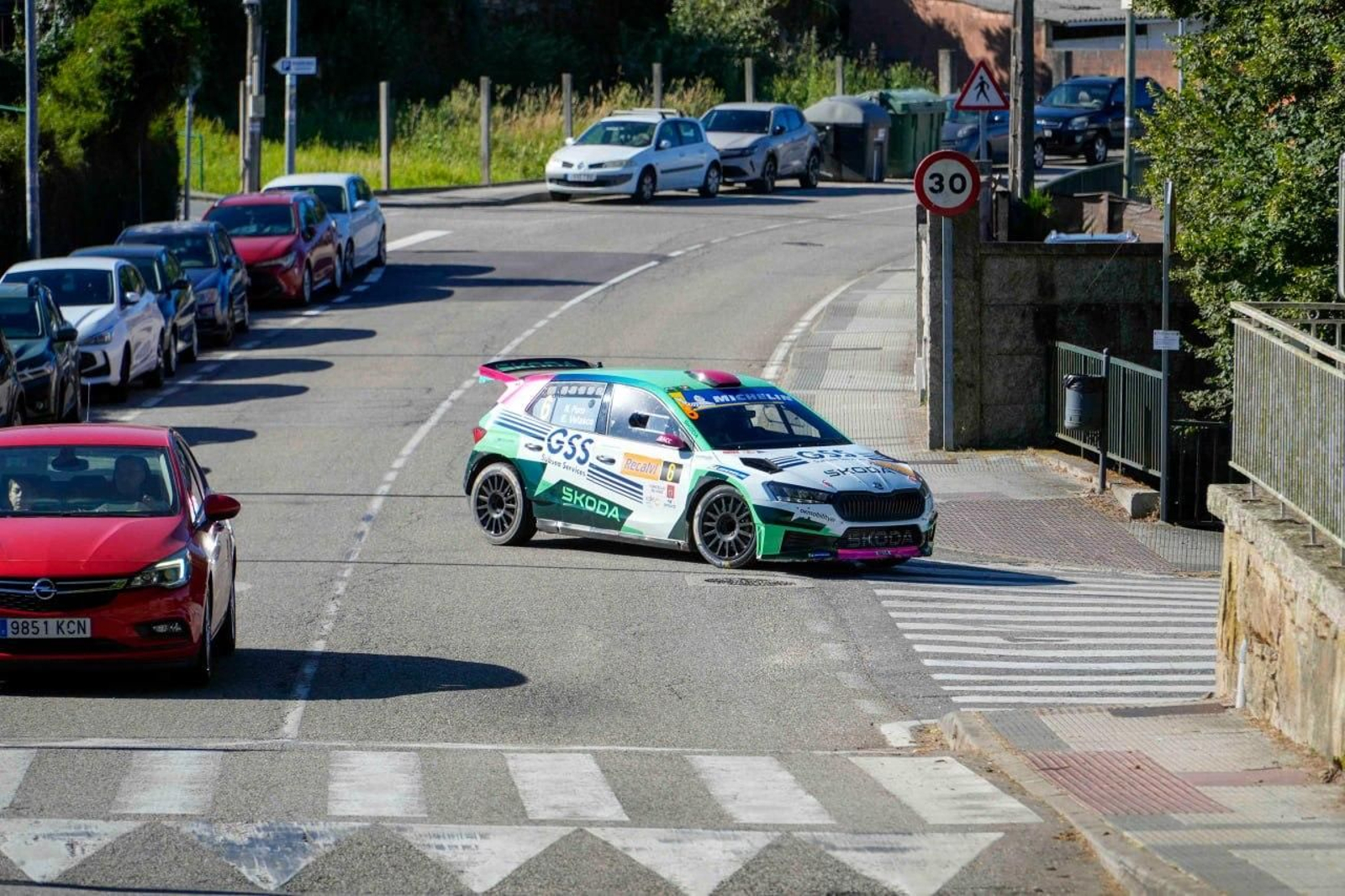Galería | Los coches se apoderan de Vigo en el primer día del Rally Rías Baixas