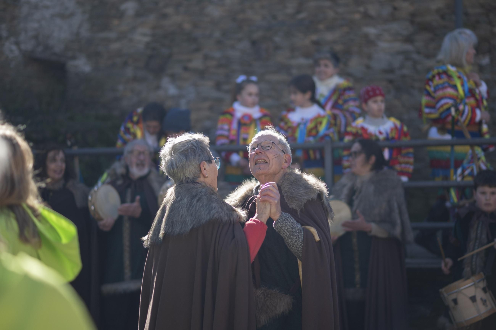 Galería | La música y el color de los Vellarróns en el Entroido de Riós