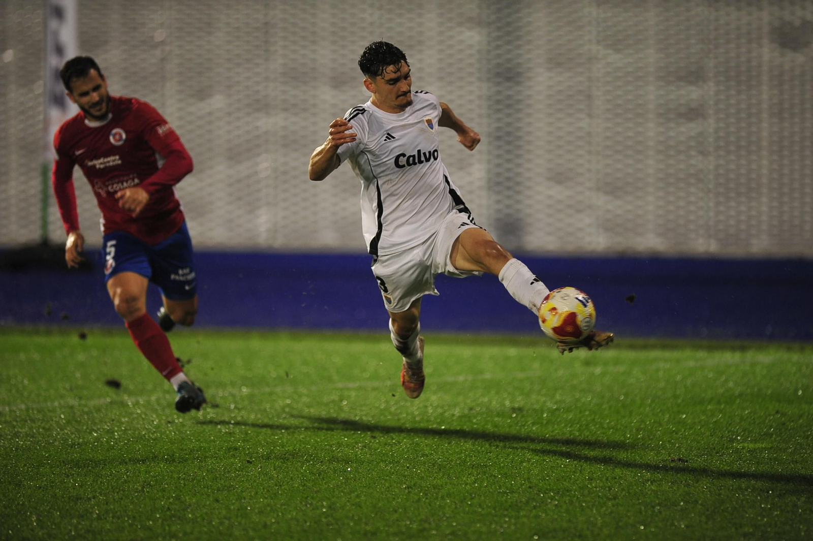 Galería | La UD Ourense gana y disfruta bajo la lluvia en O Couto