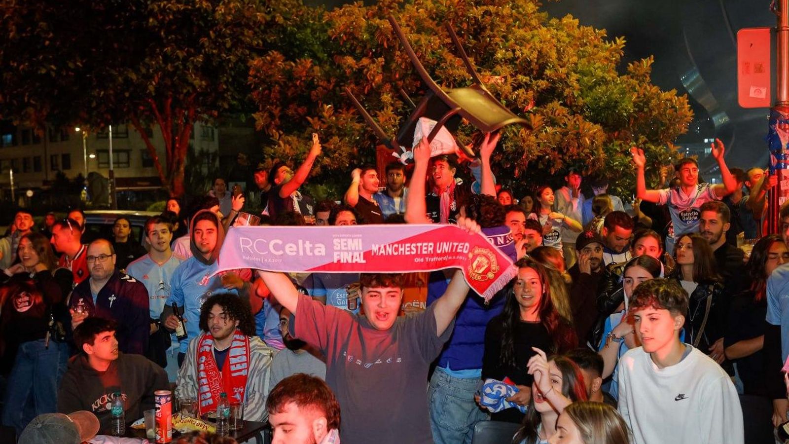 Galería | La afición celeste celebra el billete a Europa del Celta