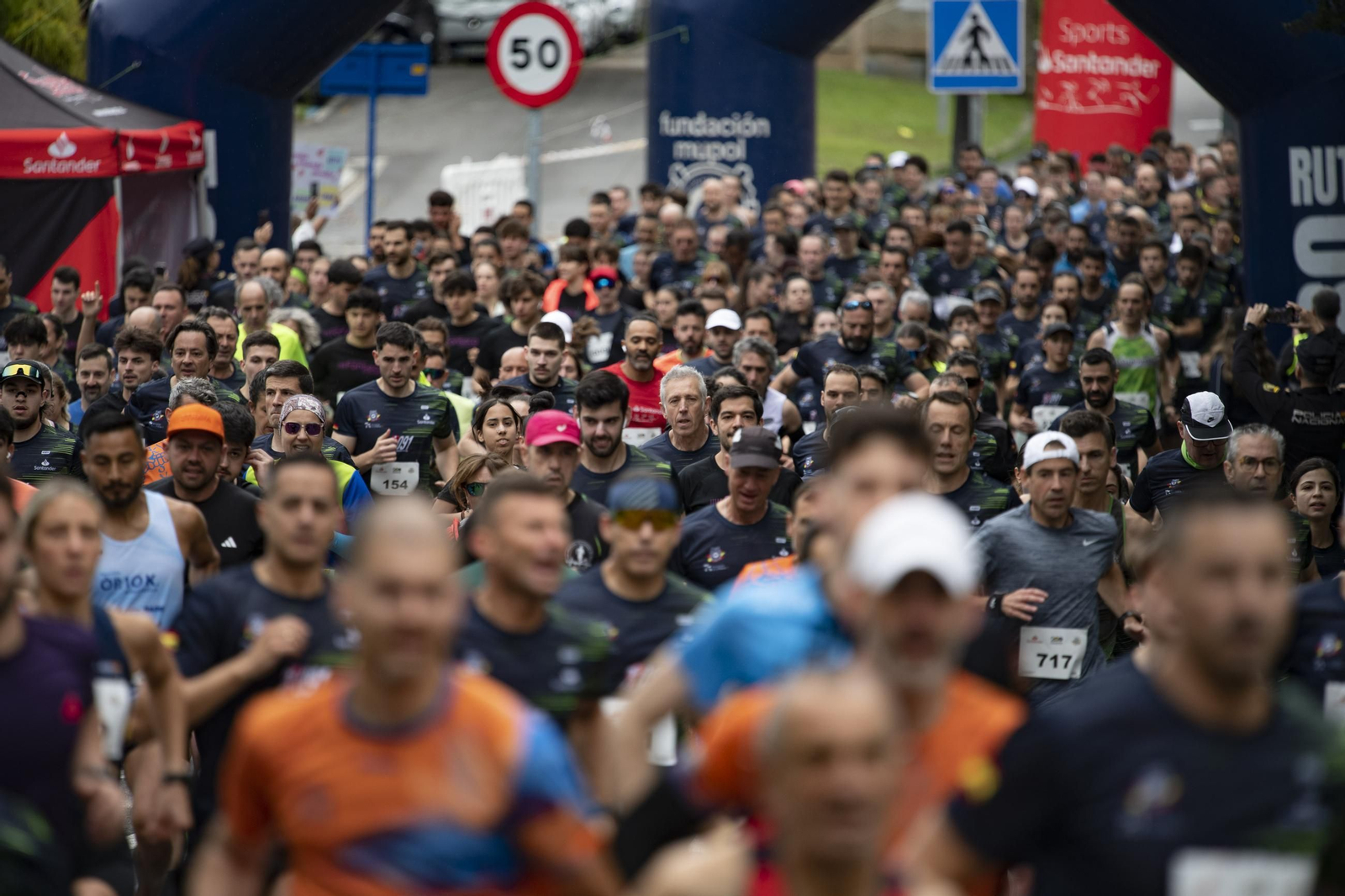 Galería |  Ourense se llena de solidaridad y corredores para la III Carrera Ruta 091 de la Policía Nacional
