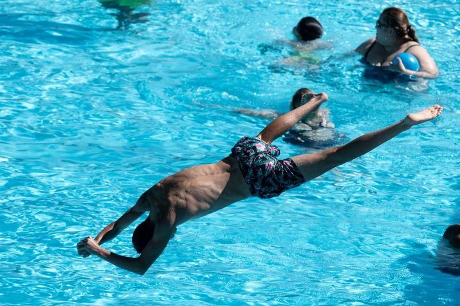 Las piscinas de Oira, un lugar ideal para combatir el calor ourensano (ÓSCAR PINAL).