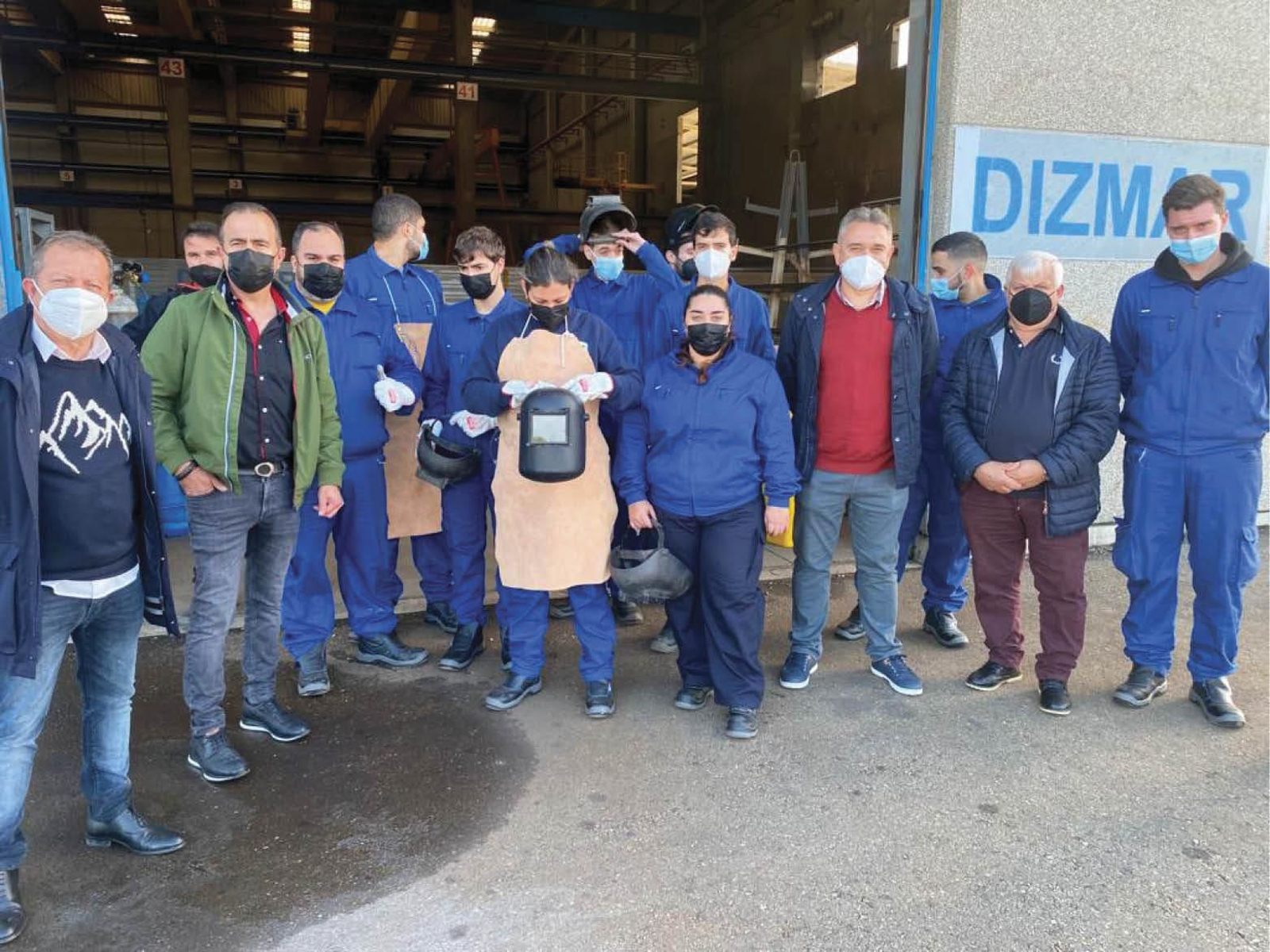 Encontro das autoridades cos responsables da empresa, dirección do centro e alumnos.