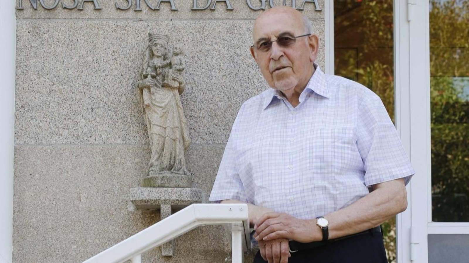 Don Juan Pérez Rivas, párroco de Coruxo, quien ahora vive en la residencia sacerdotal.