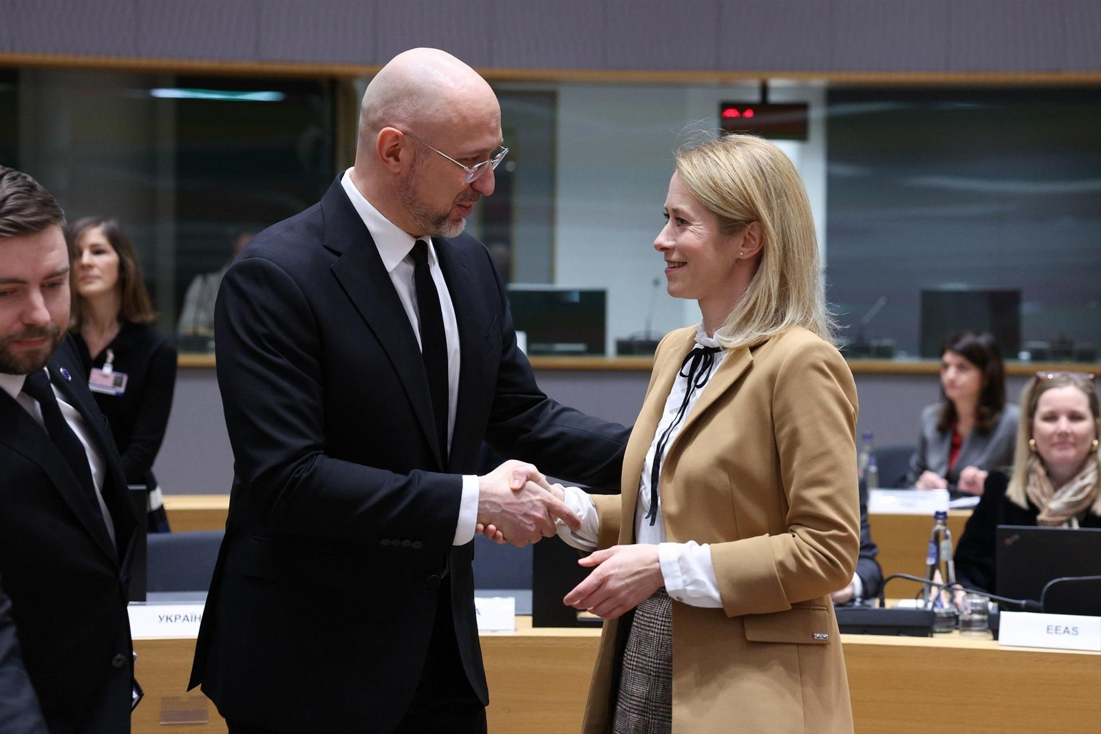 La Alta Representante de la UE, Kaja Kallas, junto al ministro de Defensa ucraniano, Denis Shmigal