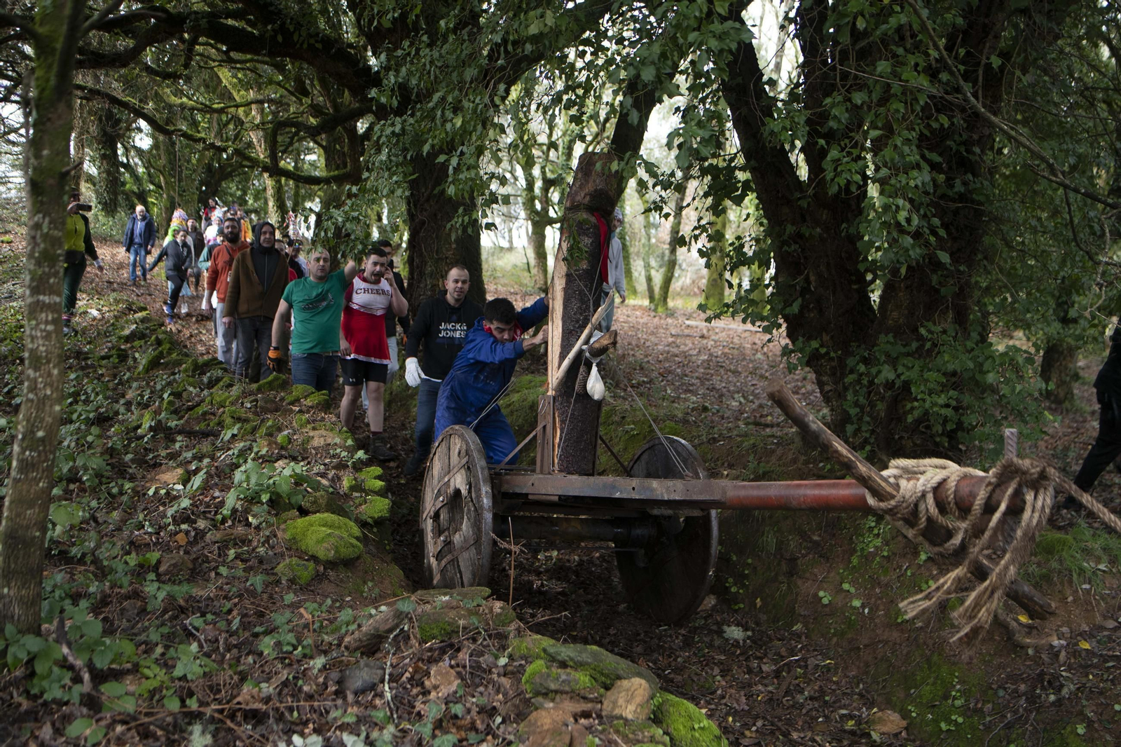 Galería | El meco Abalos recorrió As Teixugueiras, Cartelle