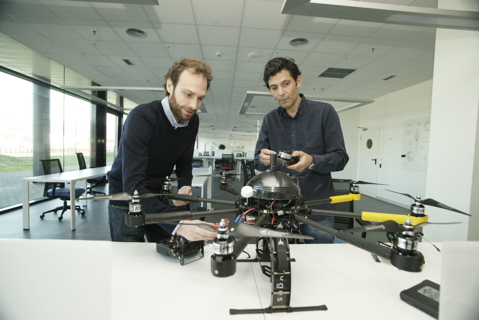 3EData es una spin-off fundada por tres ingenieros de montes con 15 años de experiencia. A través de drones, radiografían las masas forestales y analizan su situación para el cliente. Pueden trabajar para embalses, piscifactorías o empresas medi