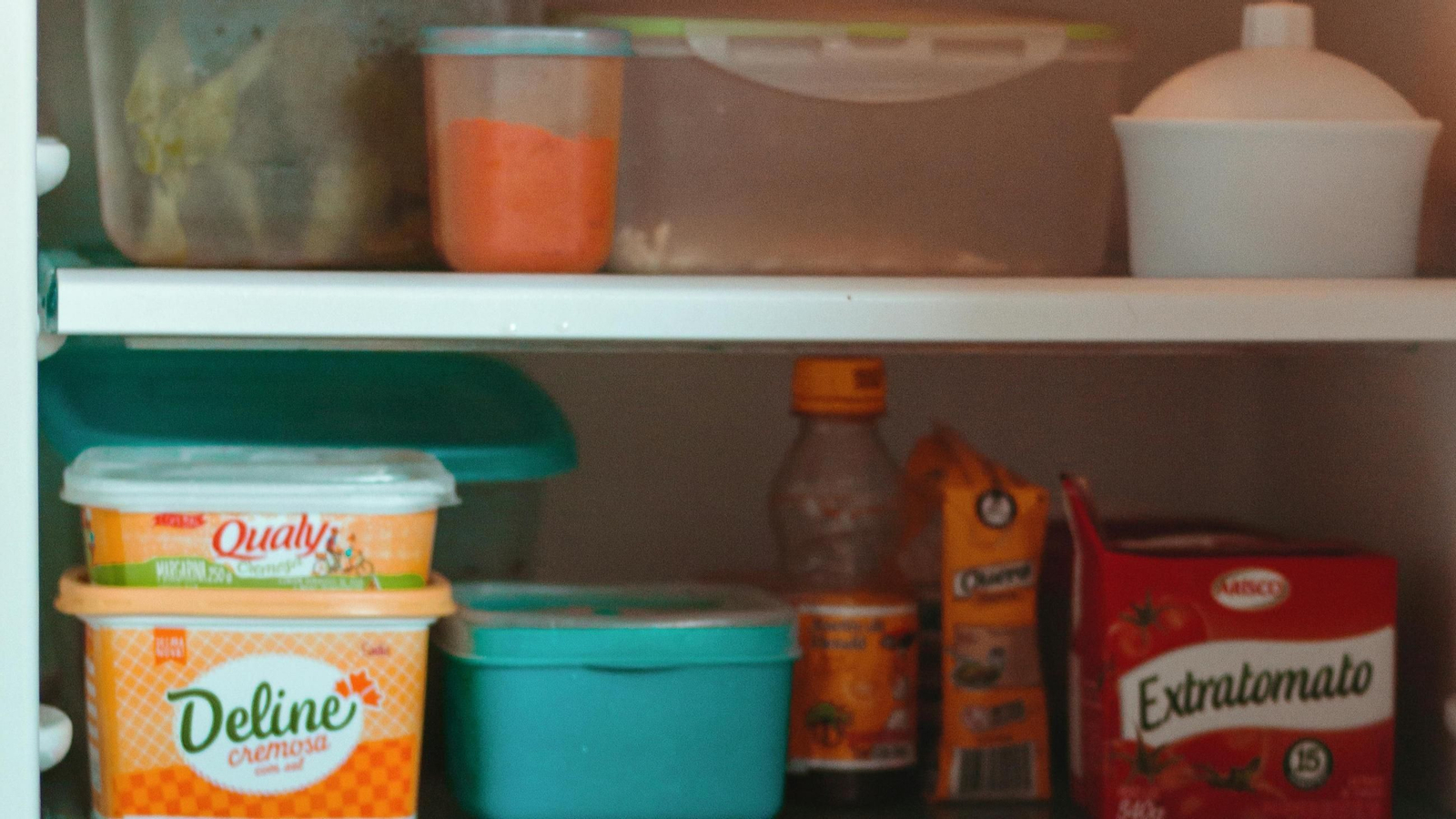 Nevera con comida
