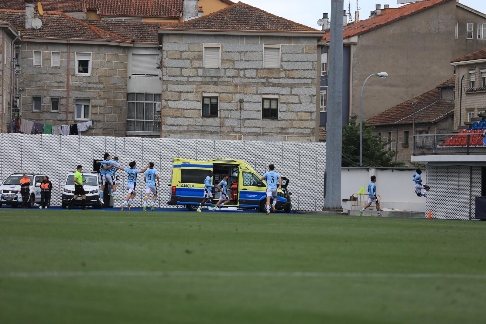 Galería |  Tarde triste en O Couto con el Ourense CF en descenso tras la derrota