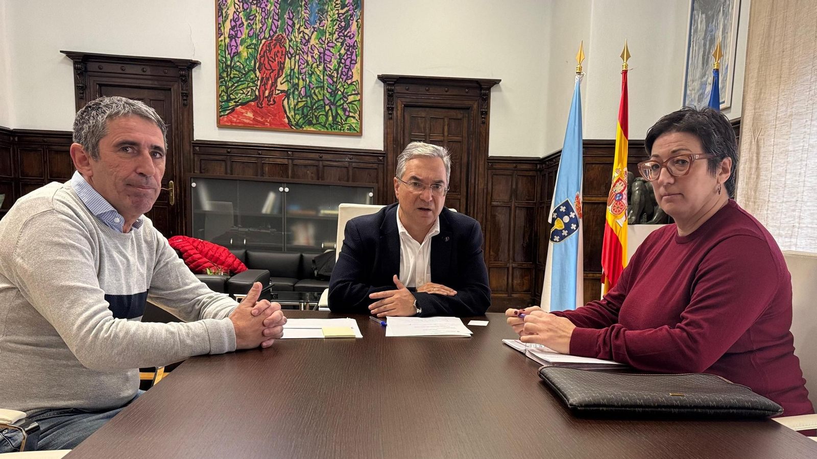 Javier Carballo (CGT) y Paz Saavedra (CCOO) con Luis Menor.
