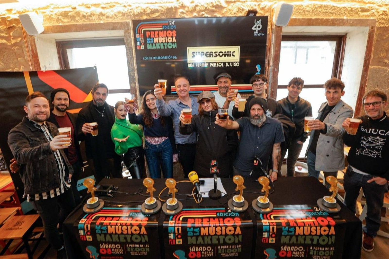 Salvador García y parte de los artistas nominados a los Premios Maketón presentaron la gala que se celebrará mañana en la sala Supersonic.