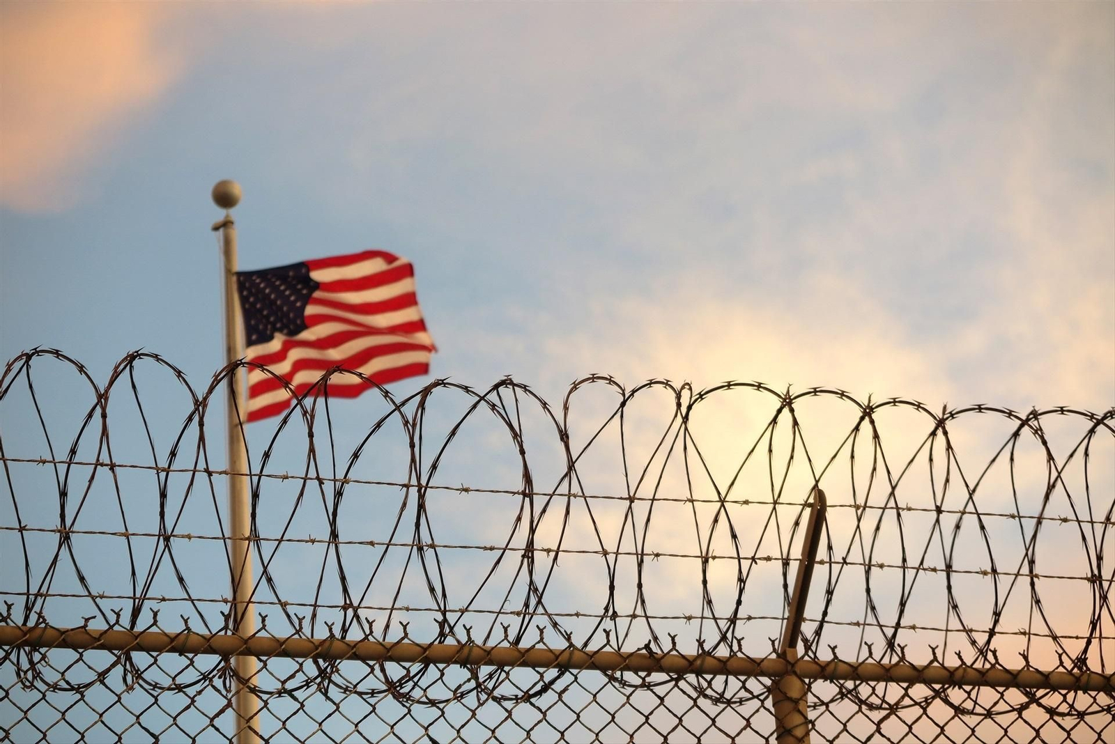 Una bandera de Estados Unidos en la base de Guantánamo