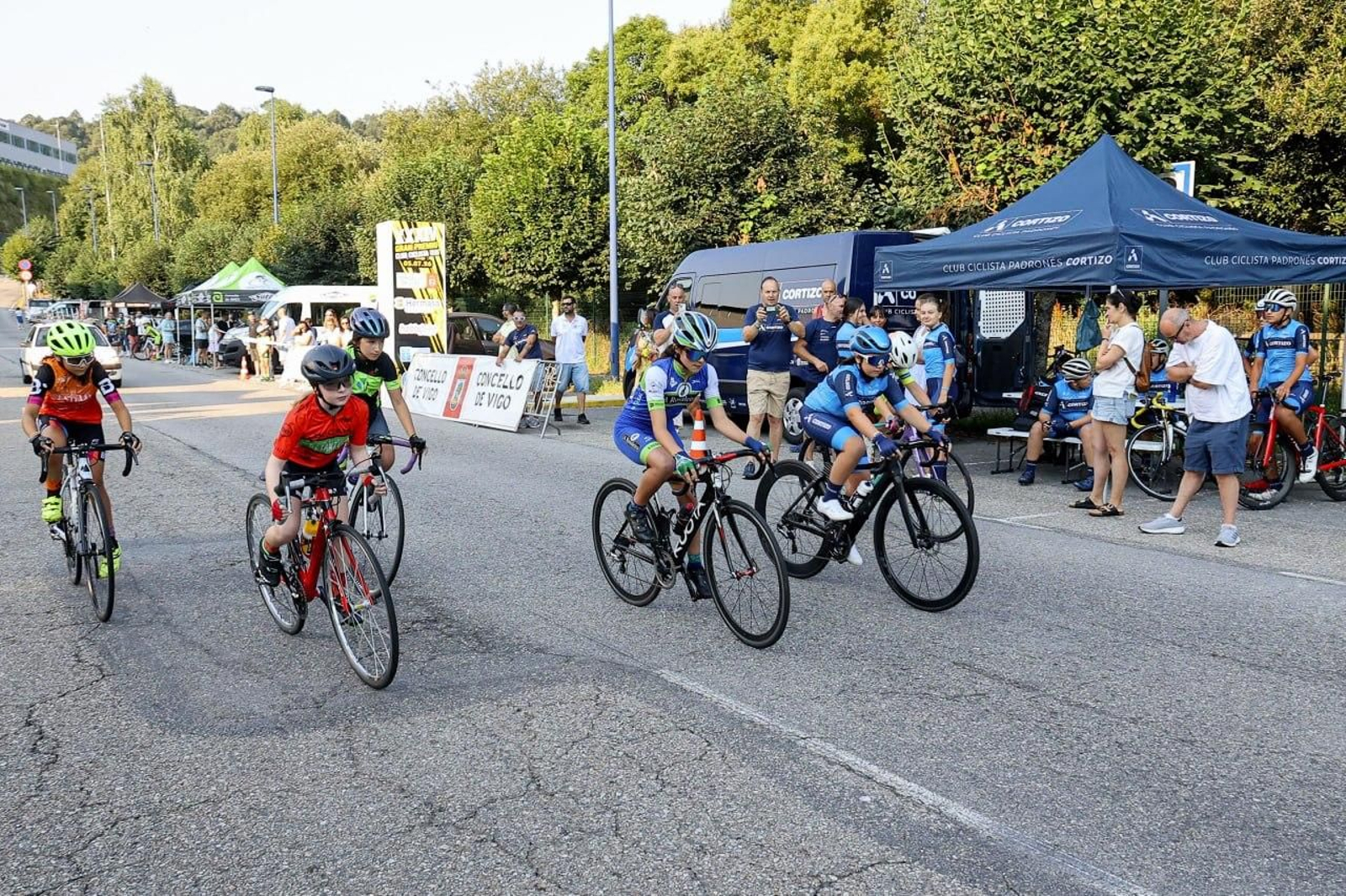 Galería | El Gran Premio Ciclista de Teis madruga para esquivar el calor