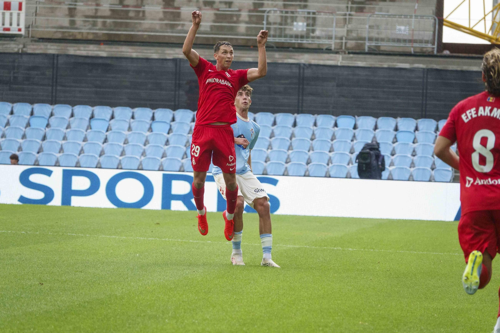 Galería | El Celta Fortuna se estrena como local en Segunda División