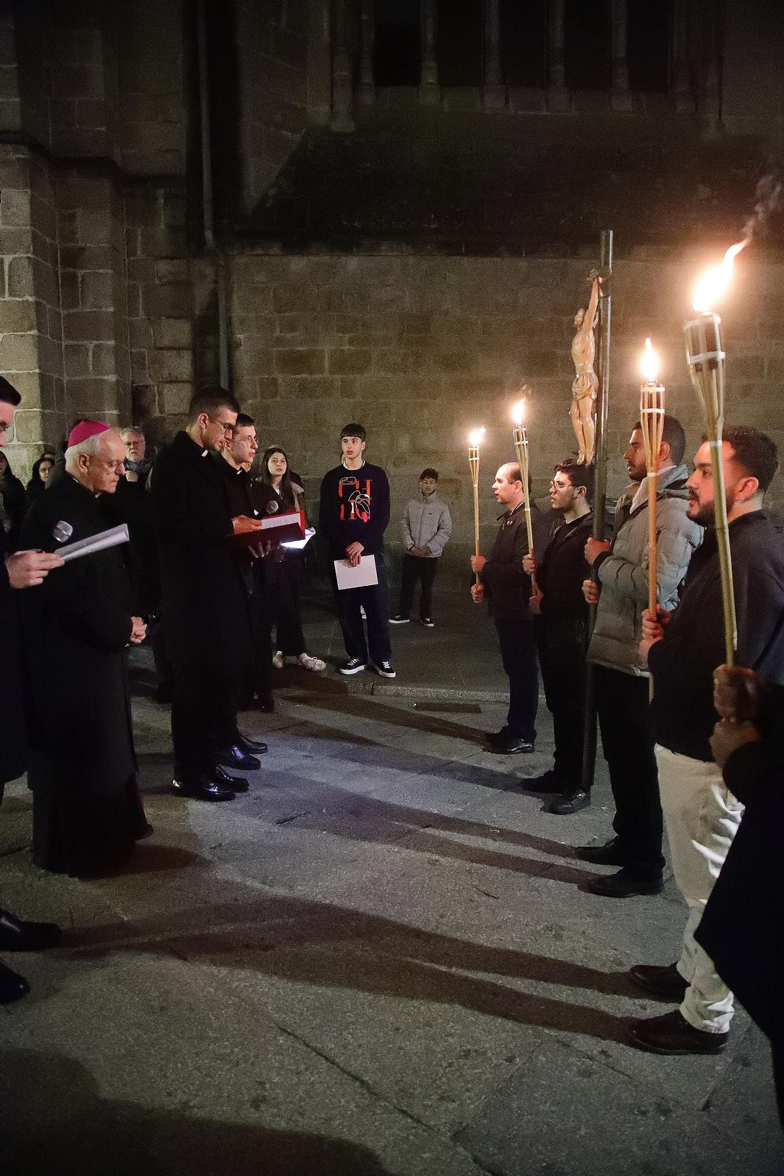 Galería | El via crucis del Cristo de los Desamparados, en fotos