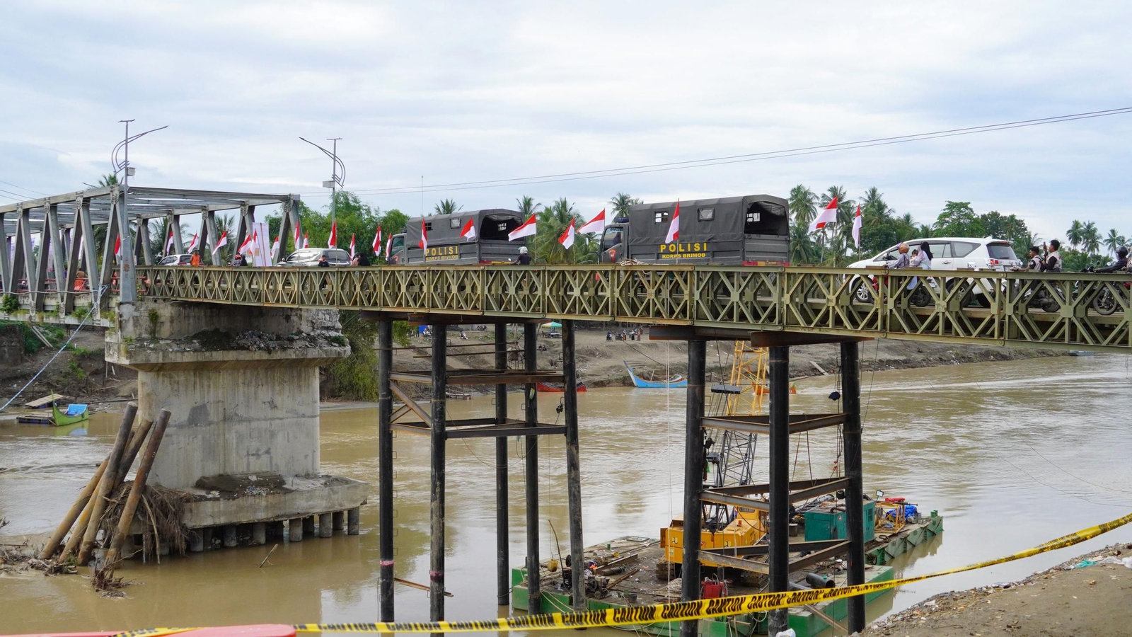 Los equipos de rescate reanudan la búsqueda de los cuatro españoles desaparecidos en un naufragio
