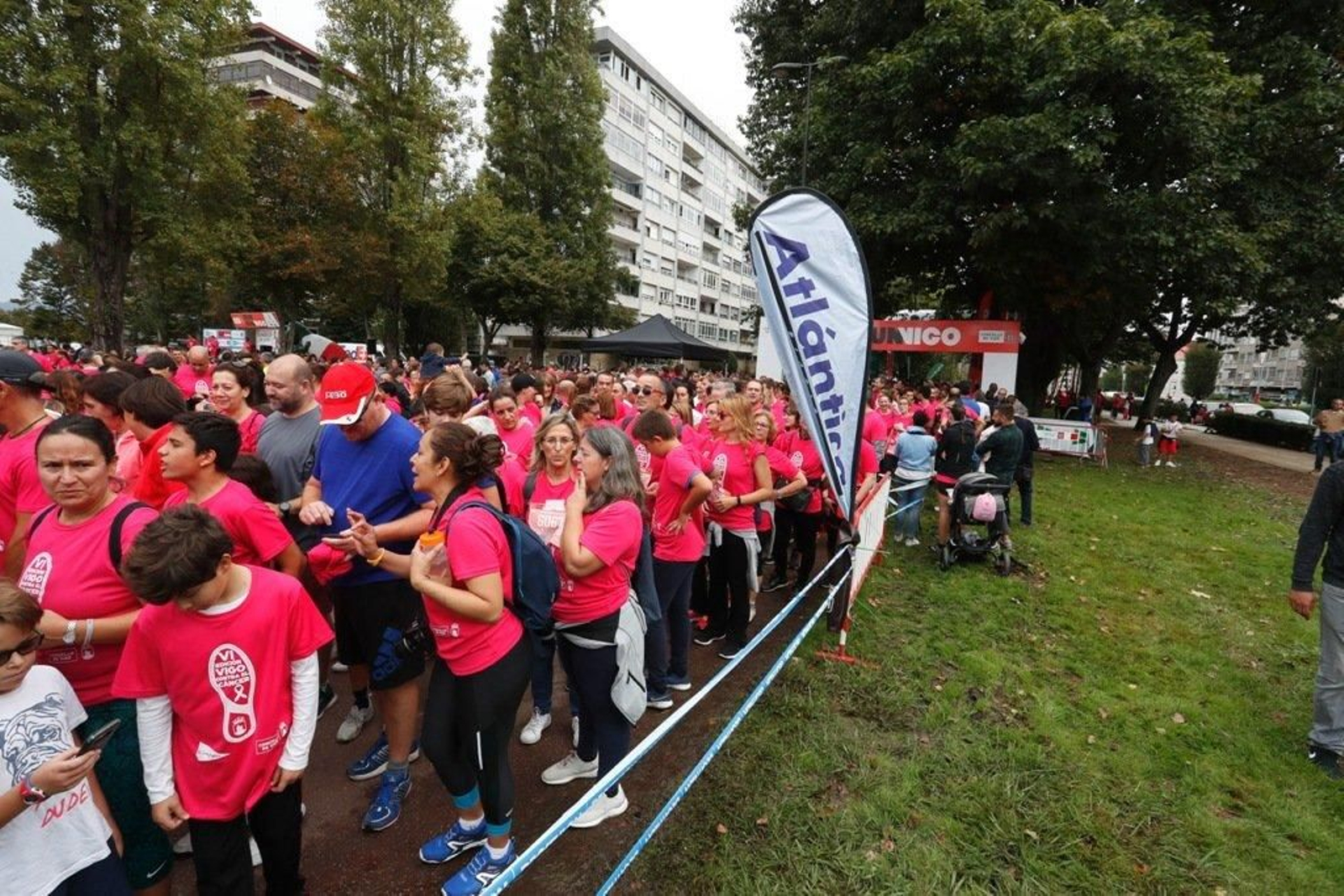 El color rosa abarrotó la Avenida de Castelao - JV Landín 182