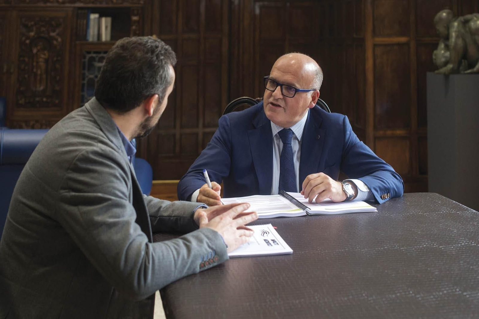 Fernando Suárez, director de Transparencia, con Manuel Baltar.