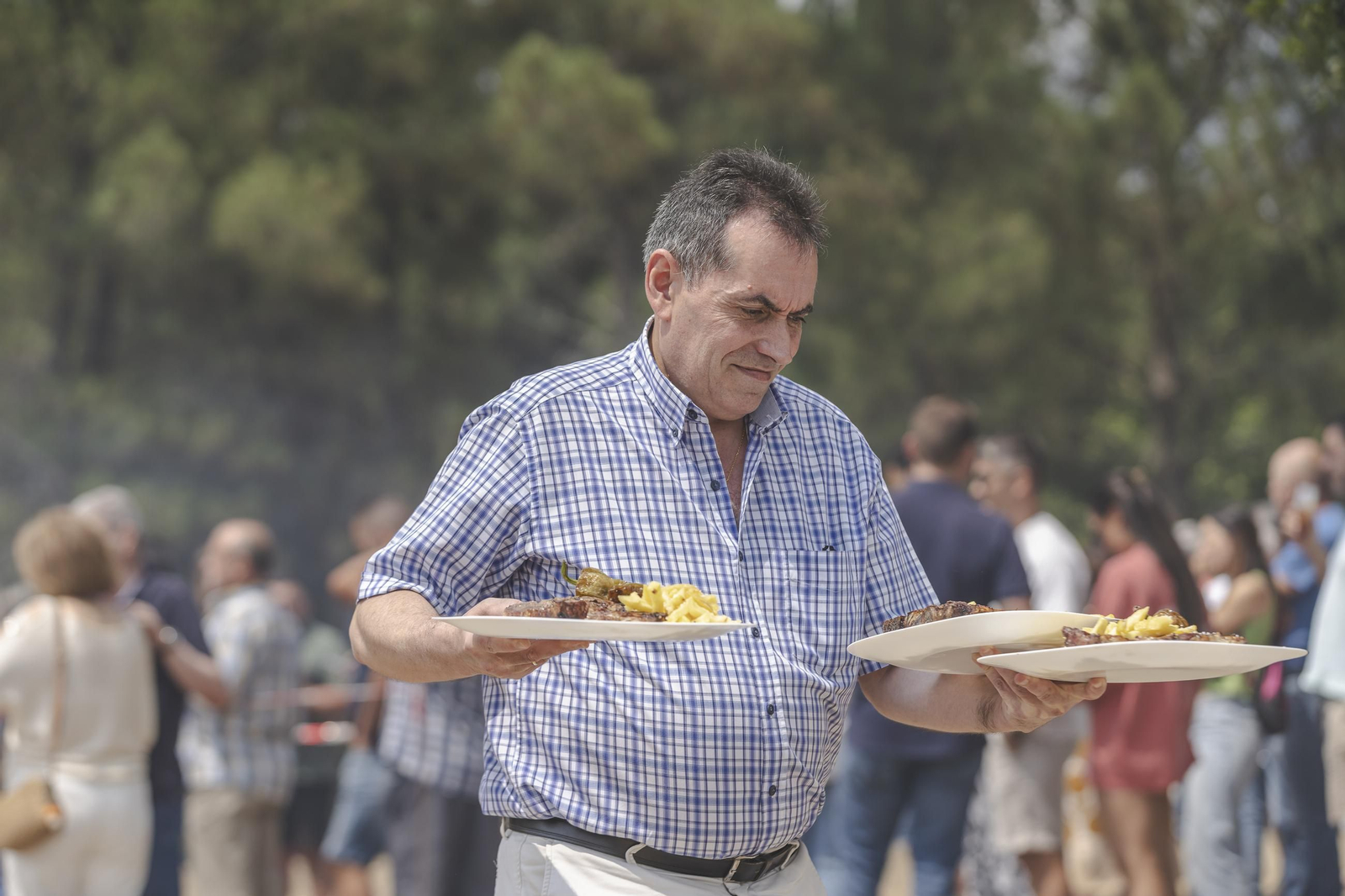 Galería |  Casi mil chuletones servidos este año en la fiesta de Garabás