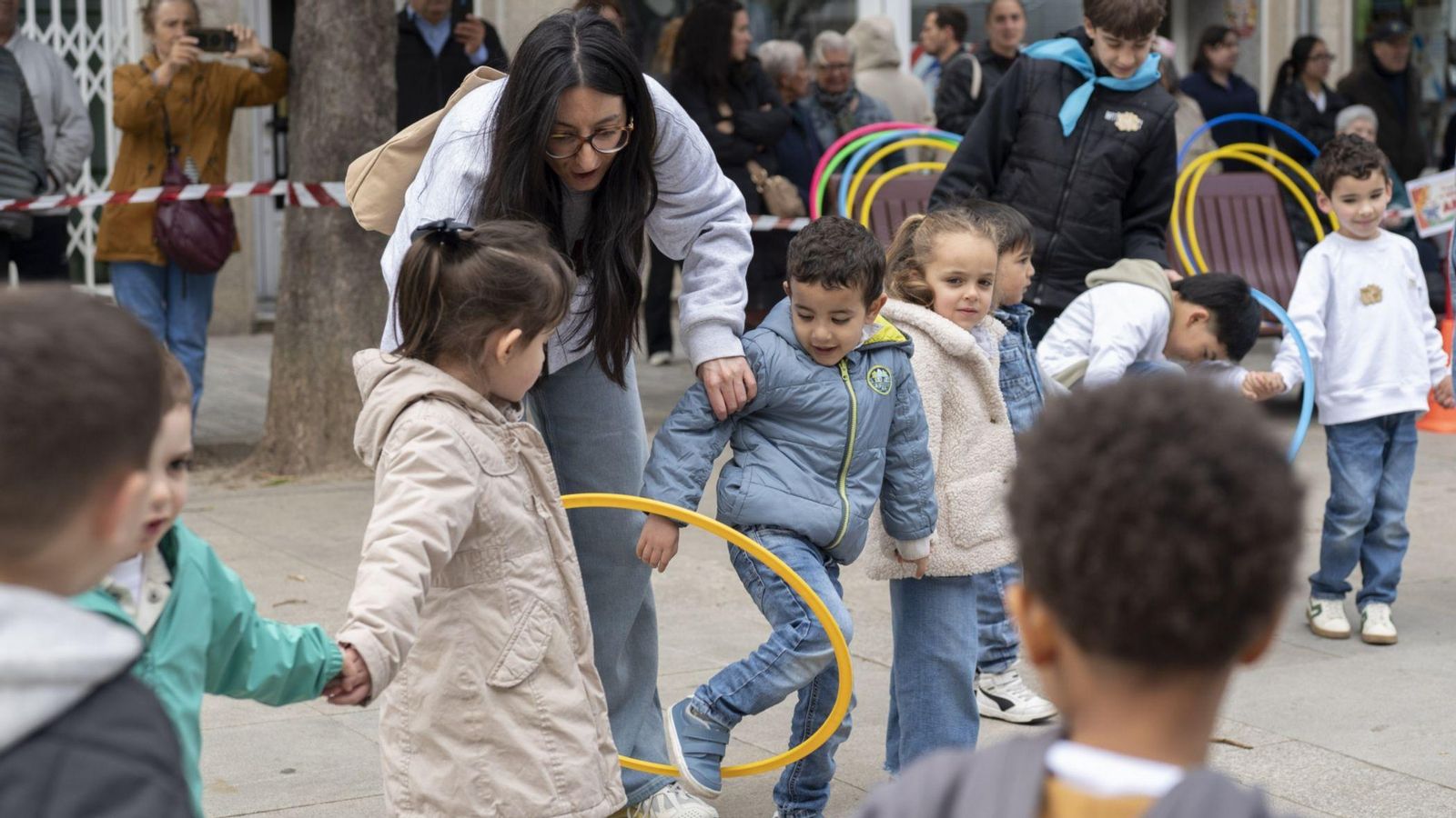 Os cativos desfrutaron de distintas actividades lúdicas na Praza García Barbón.