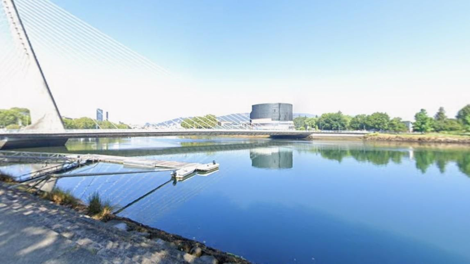 El río Lérez cerca del puente de los Tirantes de Pontevedra.