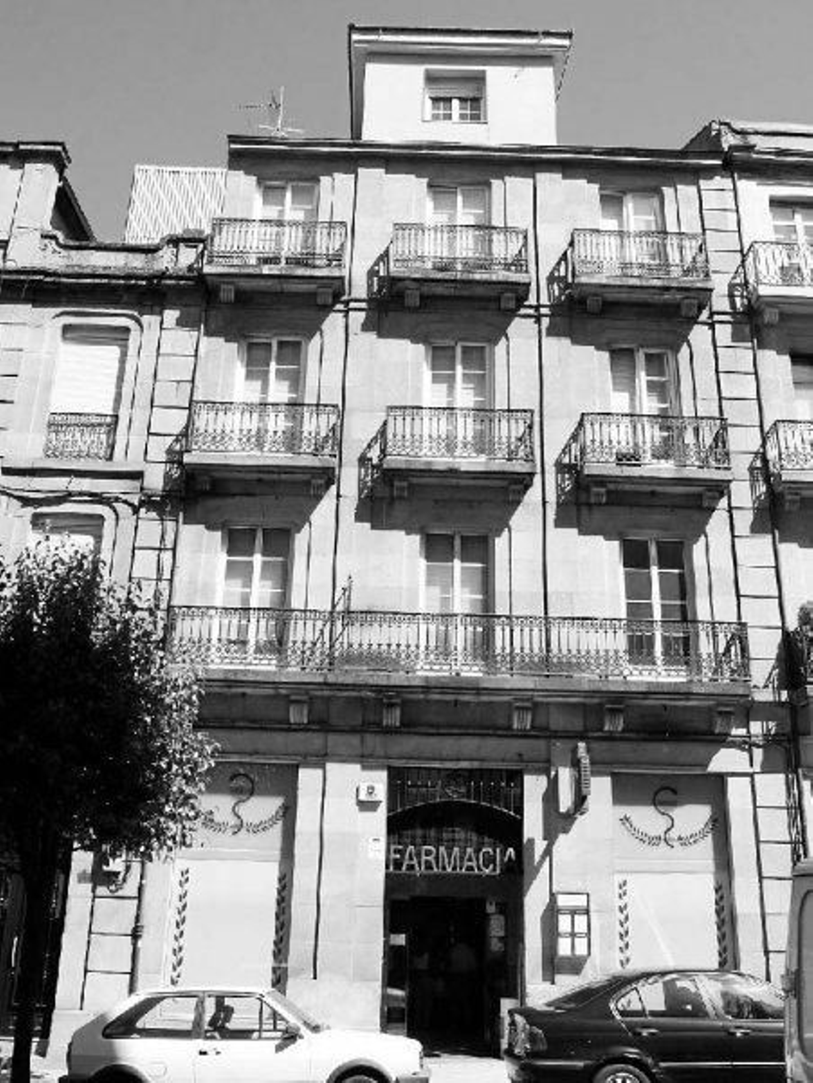 Aquí estaba o café-cabaret Lisardo.