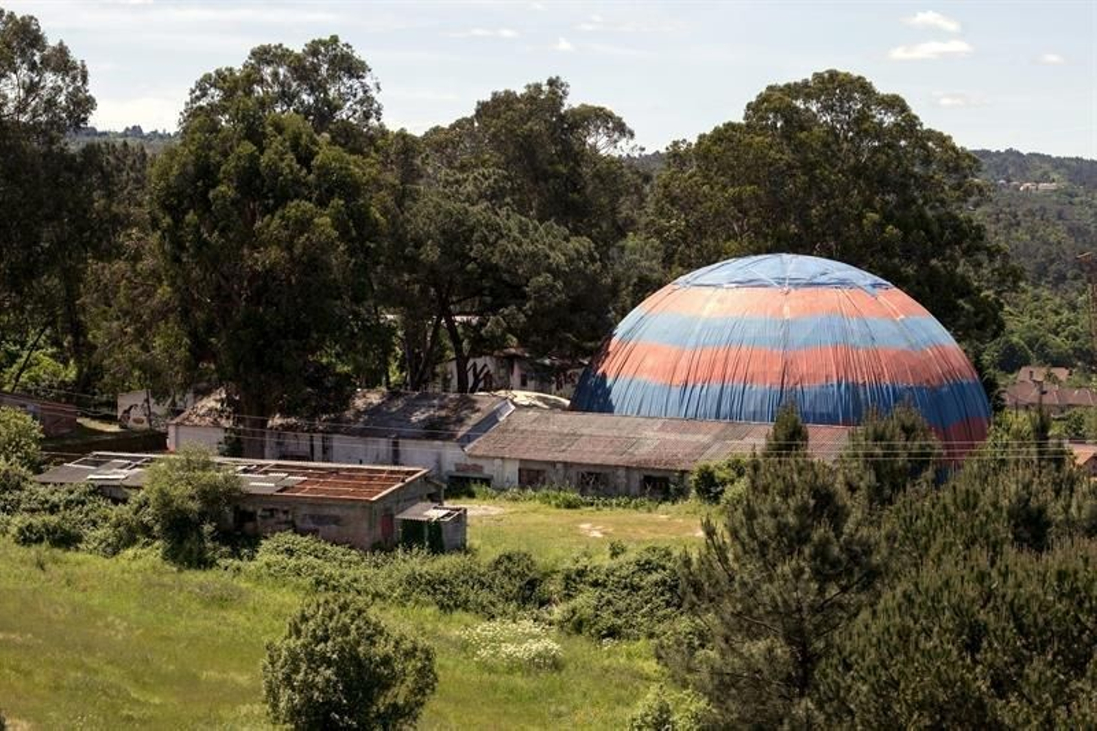Vista actual del estado de la Ciudad de los Muchachos, en Bemposta. (EFE)