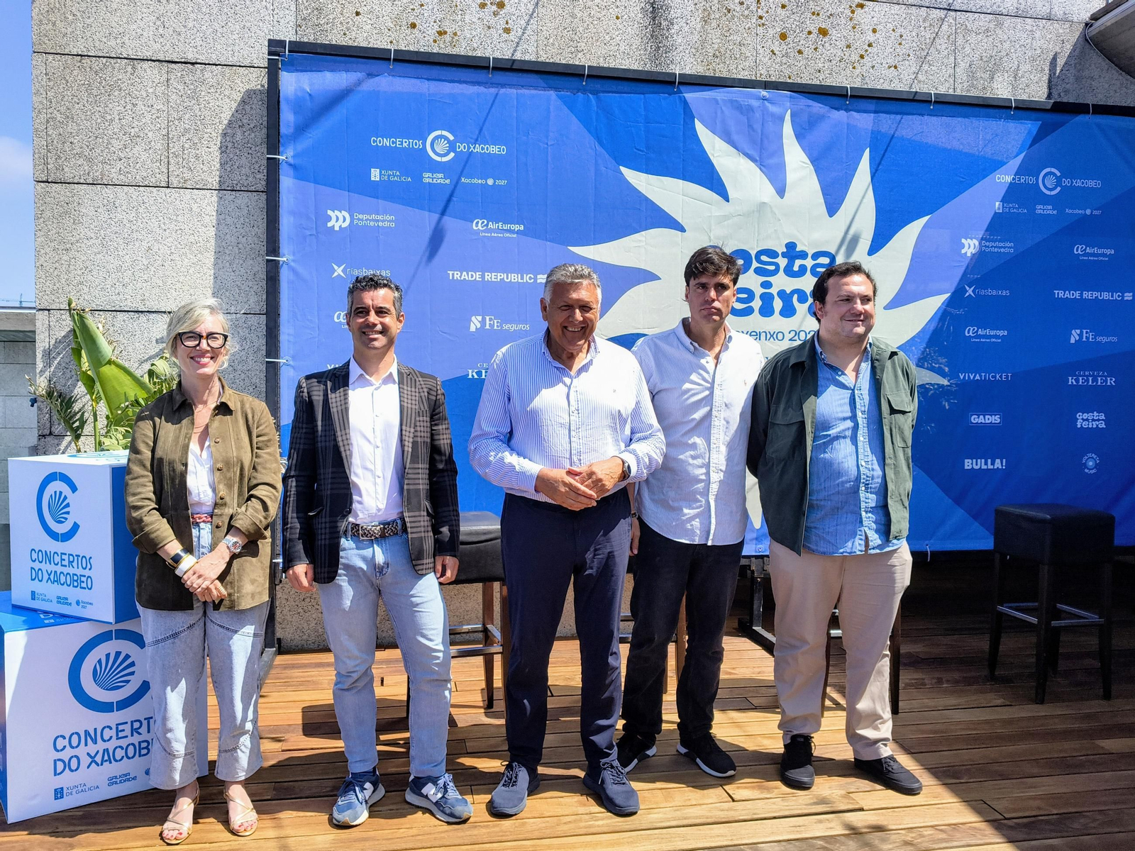 Presentación del Festival Costa Feira ayer en el Club Náutico de Sanxenxo.