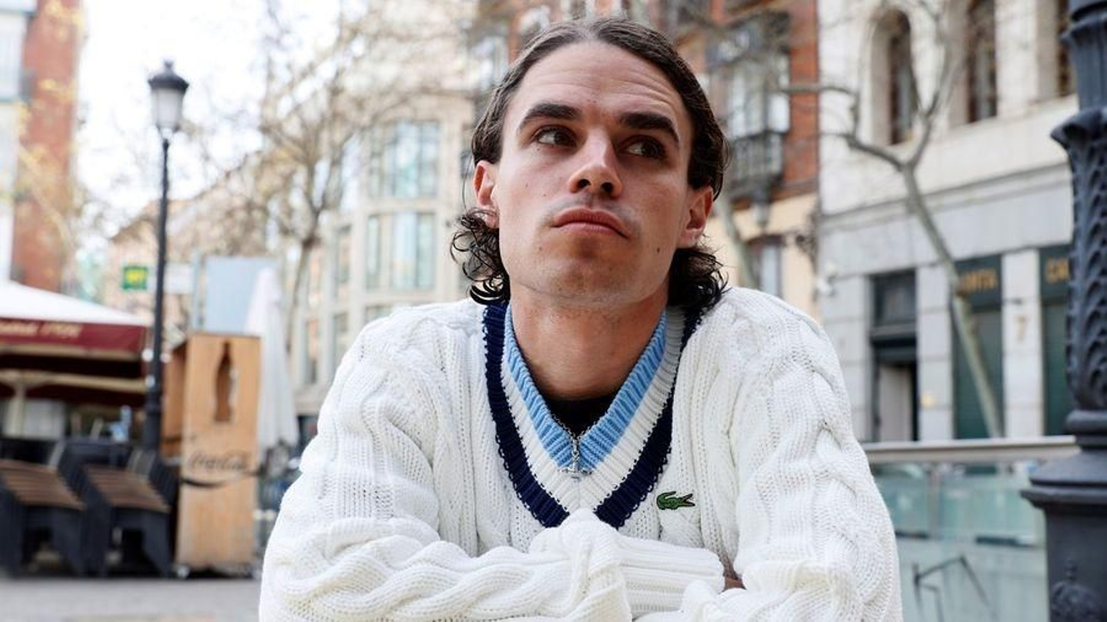 El cantante gallego Sen Senra en una terraza de Madrid.