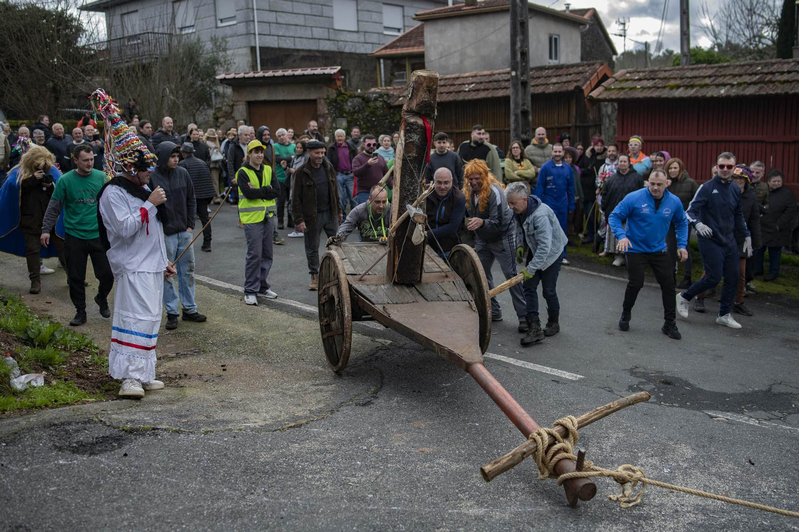 Galería | El meco Abalos recorrió As Teixugueiras, Cartelle