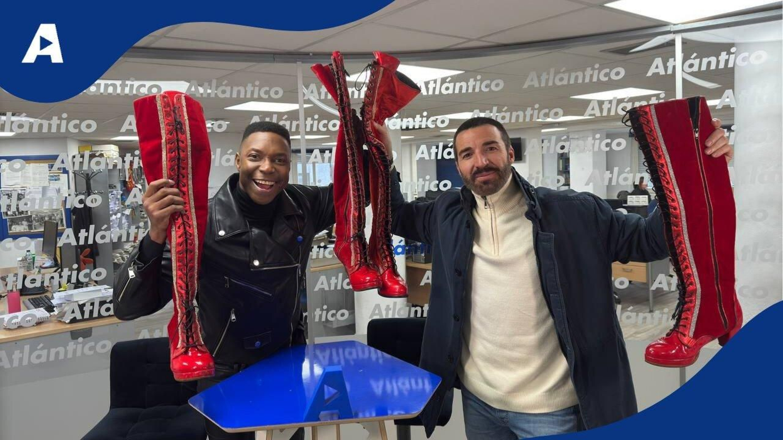Thiago Barbosa y Carlos Benito, en el set de Atlántico TV.