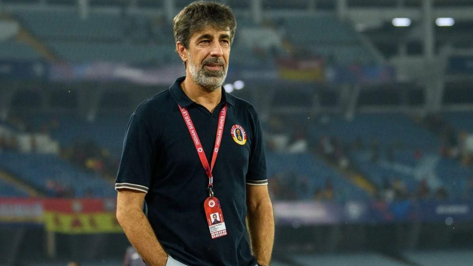 El entrenador vigués, en un partido con el equipio indio.