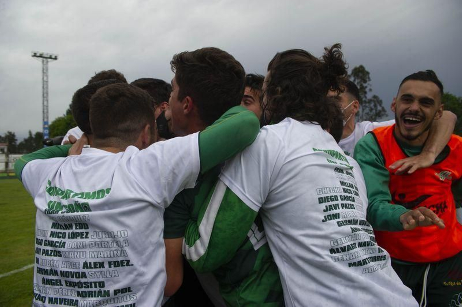 El Arenteiro celebra el ascenso a la Segunda Federación (MARTIÑO PINAL).