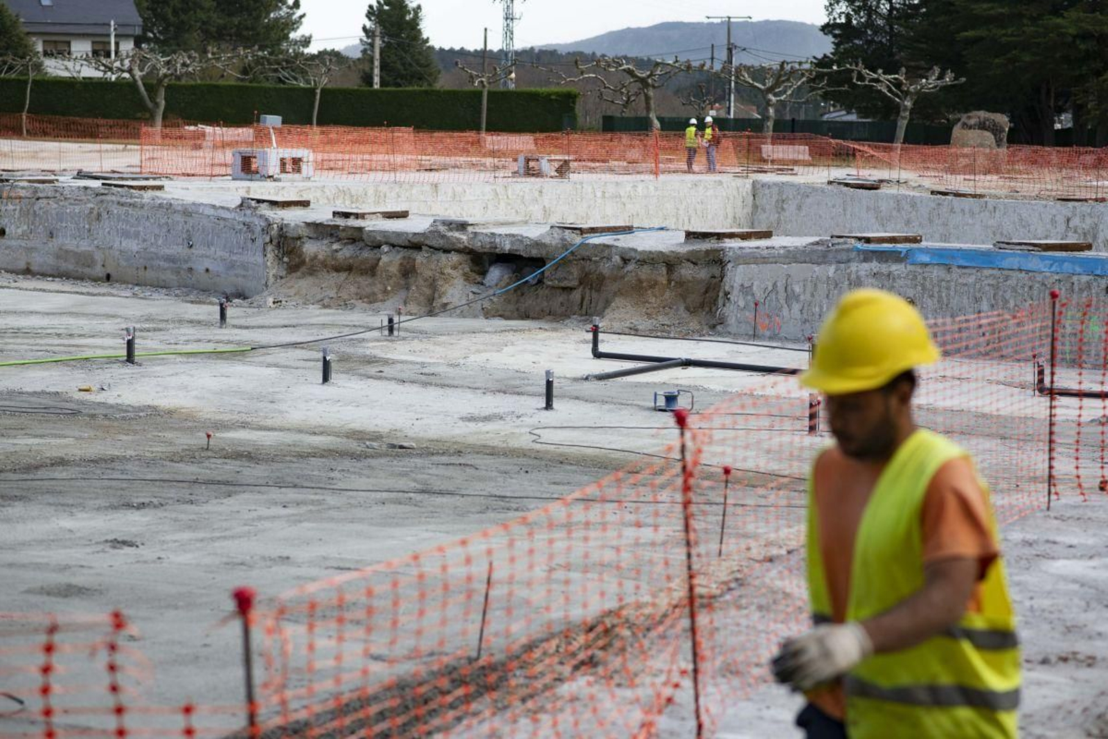 Obras en el parque acuático de Monterrei, una de las licitadas recientemente por la Xunta.