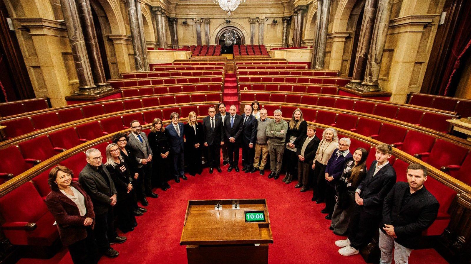 El Parlamento durante el homenaje