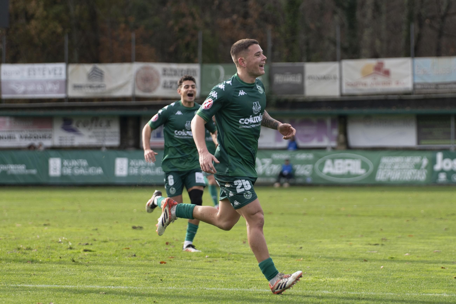 Galería | Espiñedo tiene su regalo adelantado de Navidad con la victoria del CD Arenteiro